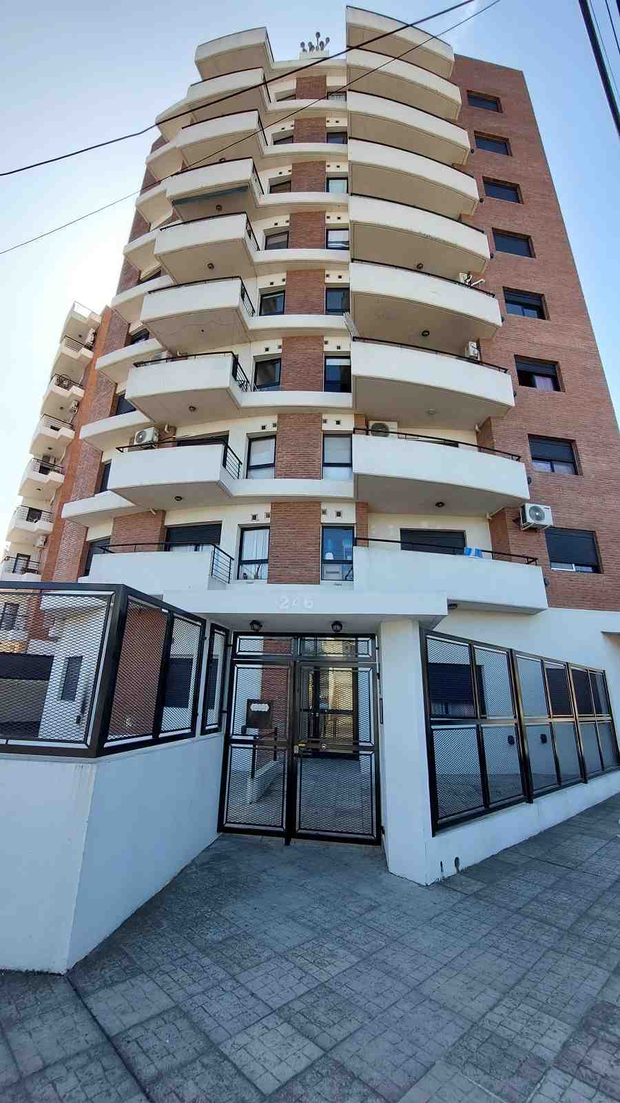 Se vende moderno y céntrico departamento