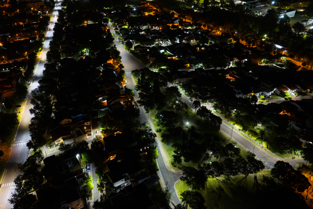 ¡Más luz en Dálmine Viejo! Ya llegaron las nuevas LED al barrio