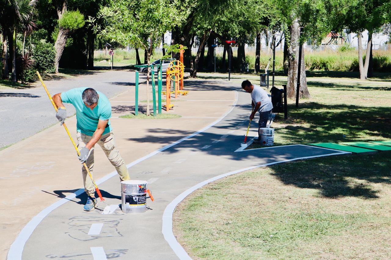 La plaza de las Carretas se pone linda: nuevos trabajos de pintura y mantenimiento