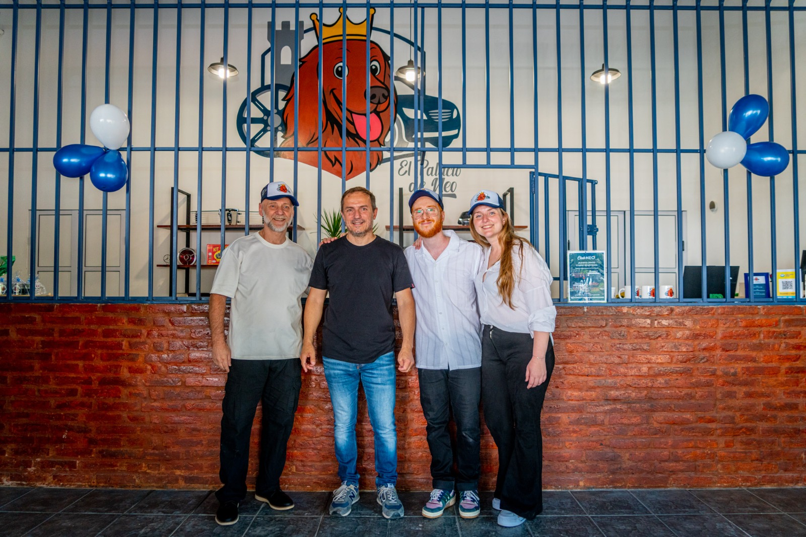 Abella estuvo presente en la inauguración de "El Palacio de Neo"