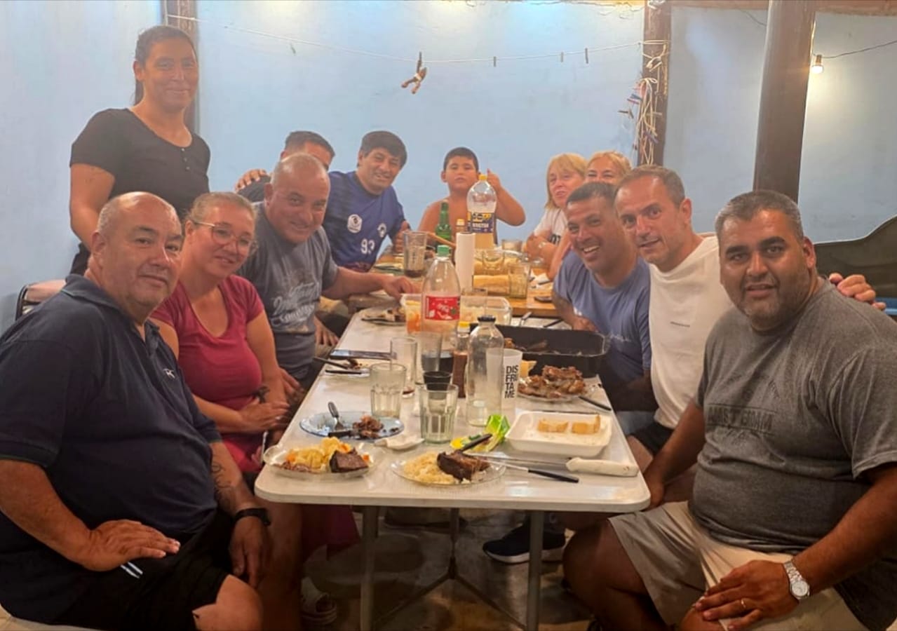 Aplausos para las cloacas y el asfalto: los vecinos de Las Campanas celebraron junto a Abella