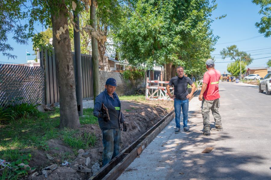 Nuevas obras en el barrio Romano: avanzan los trabajos de cordón cuneta