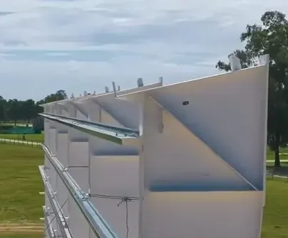 Haciendo realidad el Microestadio: comenzó el montaje de la nave principal