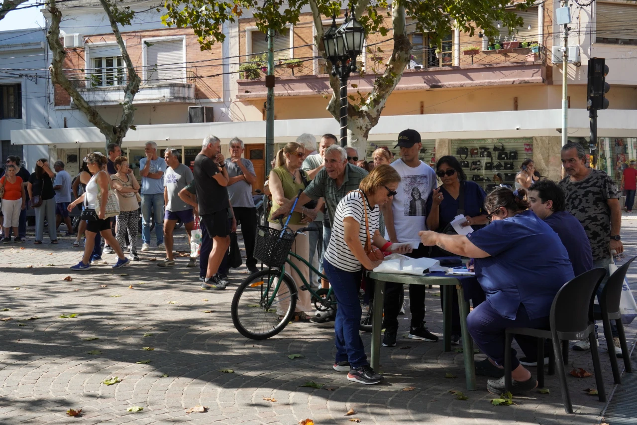 Zárate: el Municipio realizó una nueva jornada de vacunación antigripal en Plaza Mitre