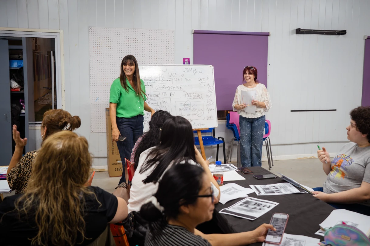 Elisa Abella visitó Campana Joven: “Se consolida como un punto de referencia para la capacitación y formación”