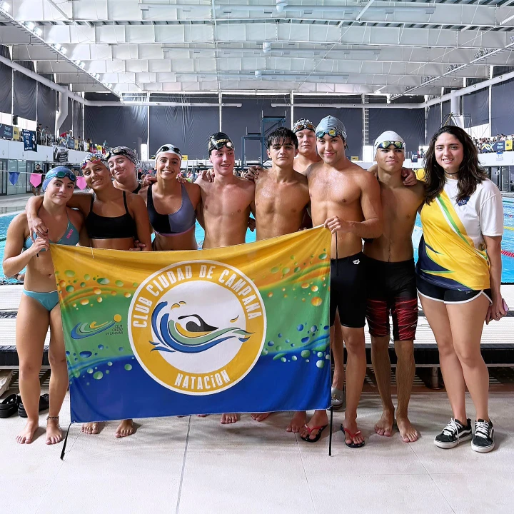 CCC: el equipo de natación debutó en torneos oficiales tras una exigente pretemporada