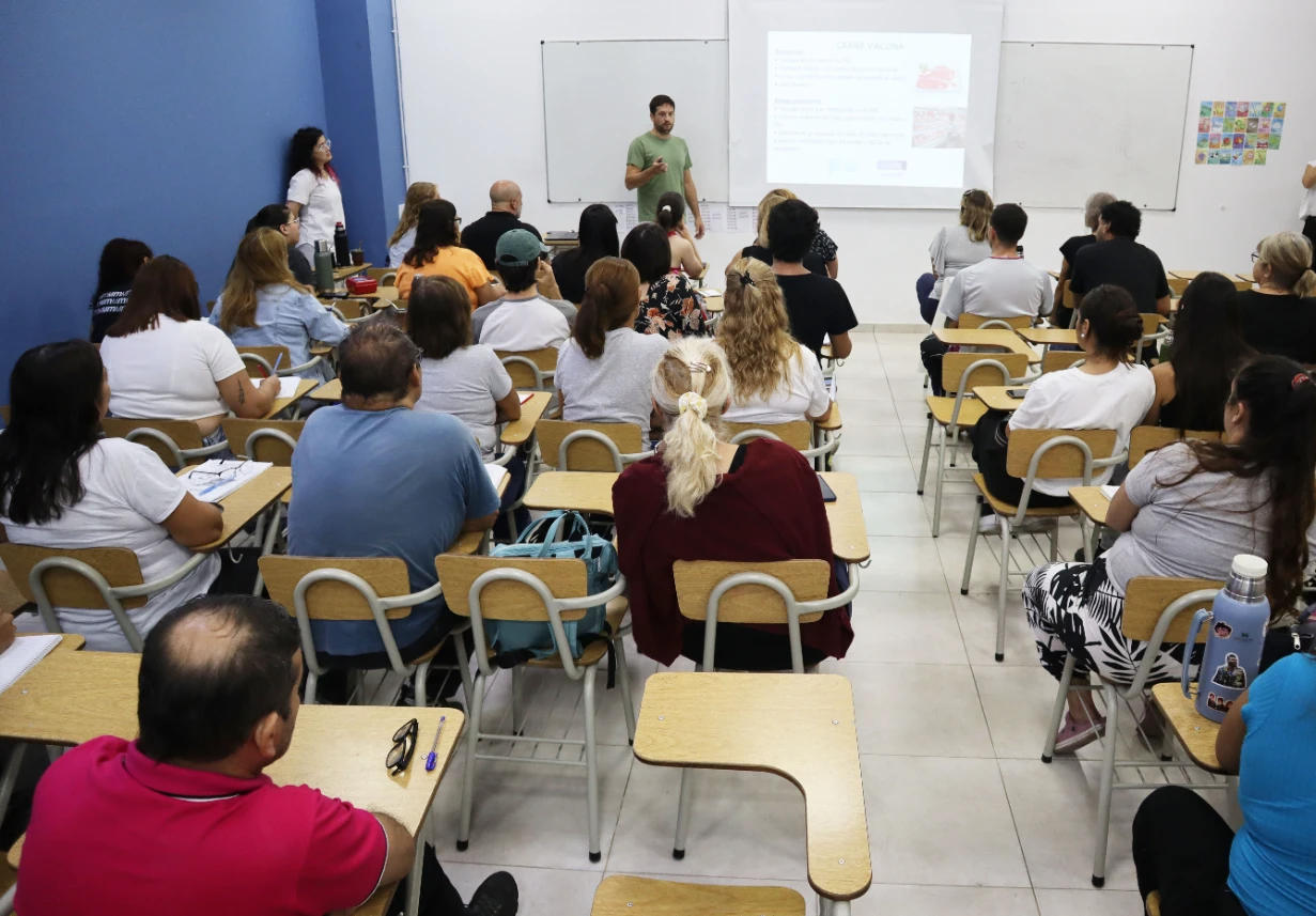 Capacitación en manipulación de alimentos: más de 60 personas recibieron formación esencial