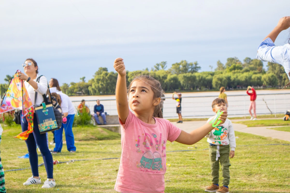 Barrileteada familiar en Campana: juegos y recreación por el Día Mundial del Autismo