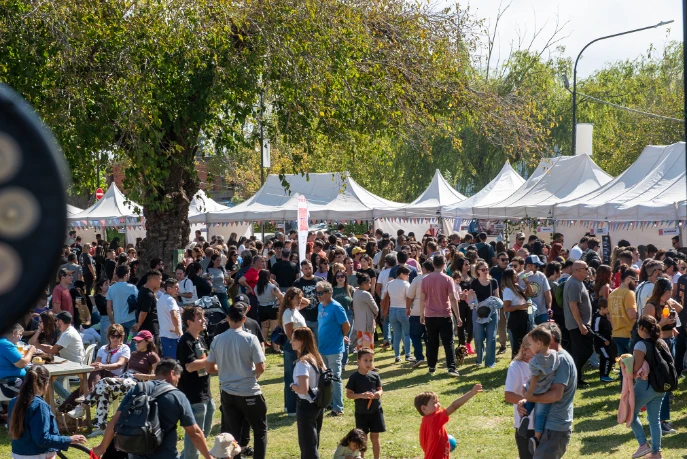Mañana Vivamos Sabores: La gran feria gastronómica de Campana llega a la Costanera