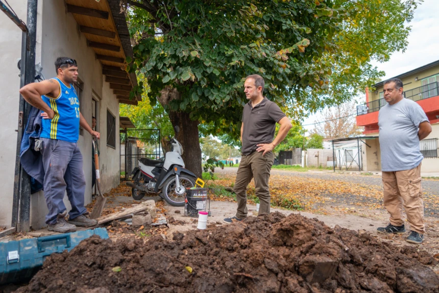 Cloacas en Las Acacias: Abella supervisó trabajos en Las Acacias y dialogó con vecinos