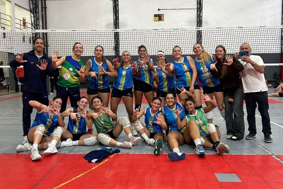 Cuarta victoria para el vóley femenino del Club Ciudad para prenderse en la lucha de arriba
