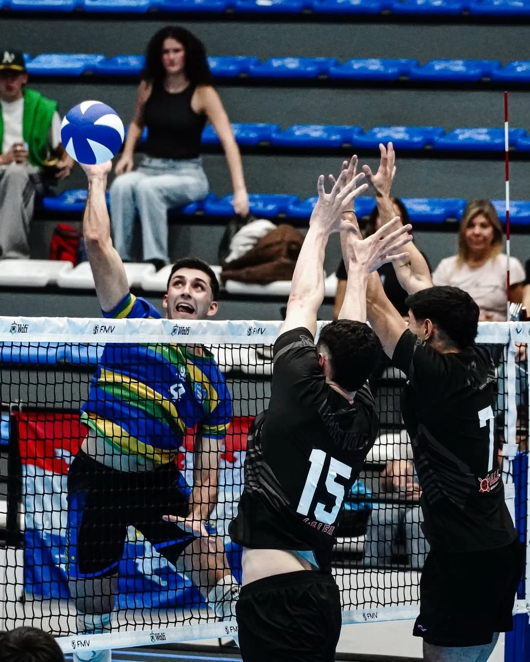 Debut esquivo para el Tricolor: El Club Ciudad cayó en sets corridos en la Casa del Vóley